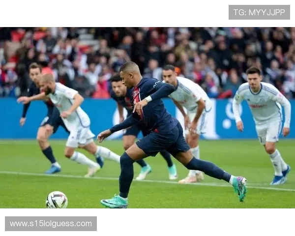 法甲第9轮结束 三强积分差距缩小竞争加剧 法甲第9轮结束 三强积分差距缩小竞争加剧