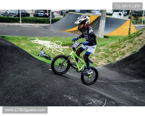 盐田BMX小轮车运动训练馆开业,打造深圳全天候专业训练基地 盐田BMX小轮车运动训练馆开业,打造深圳全天候专业训练基地